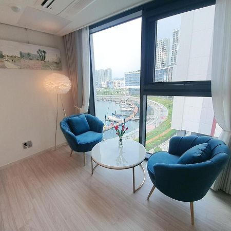 Lotte Castle Marina Aparthotel Йосу Екстериор снимка