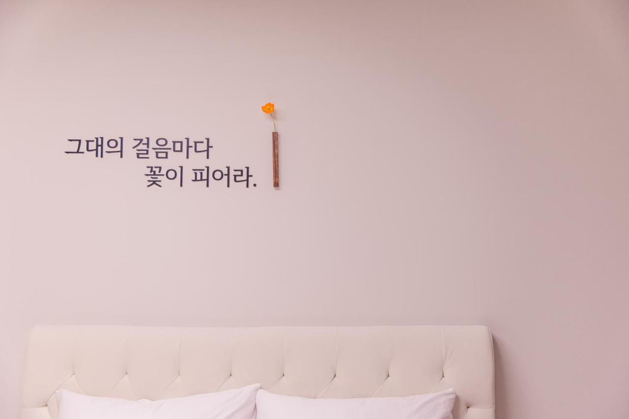 Lotte Castle Marina Aparthotel Йосу Екстериор снимка