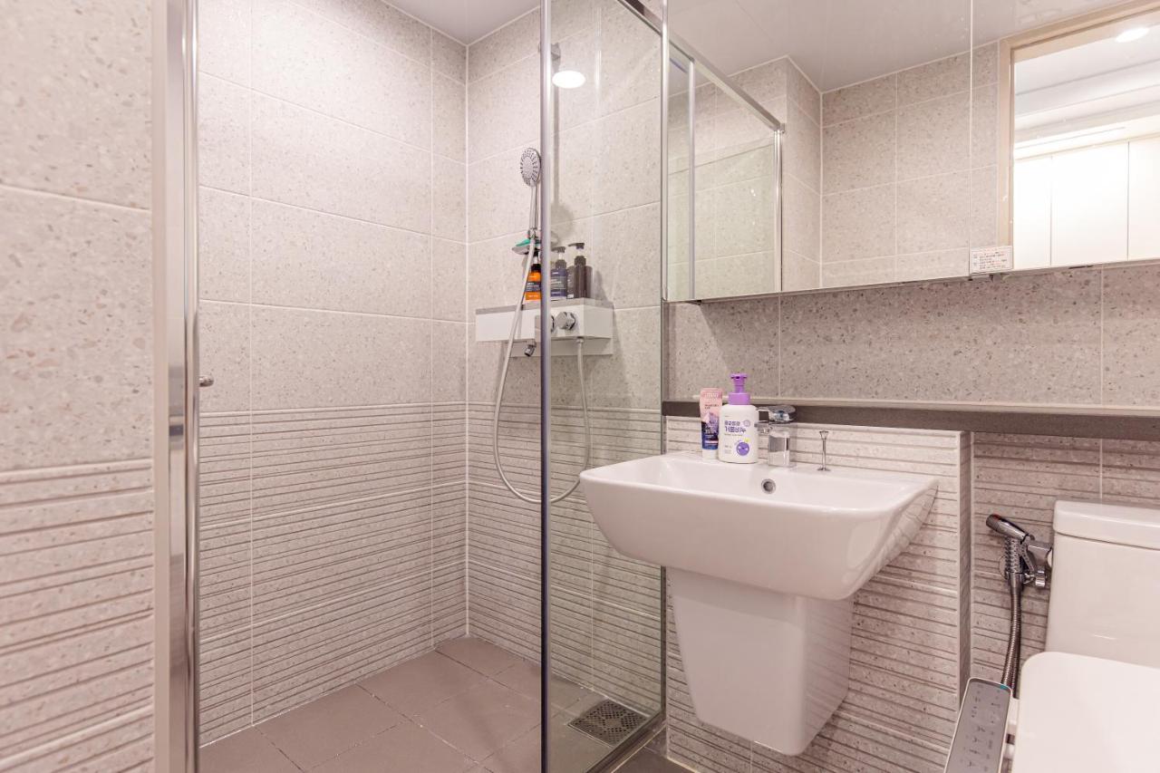 Lotte Castle Marina Aparthotel Йосу Екстериор снимка