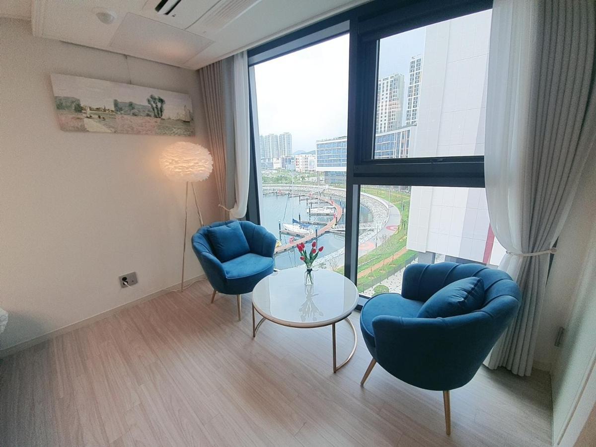 Lotte Castle Marina Aparthotel Йосу Екстериор снимка