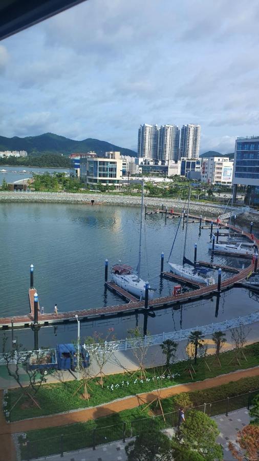 Lotte Castle Marina Aparthotel Йосу Екстериор снимка